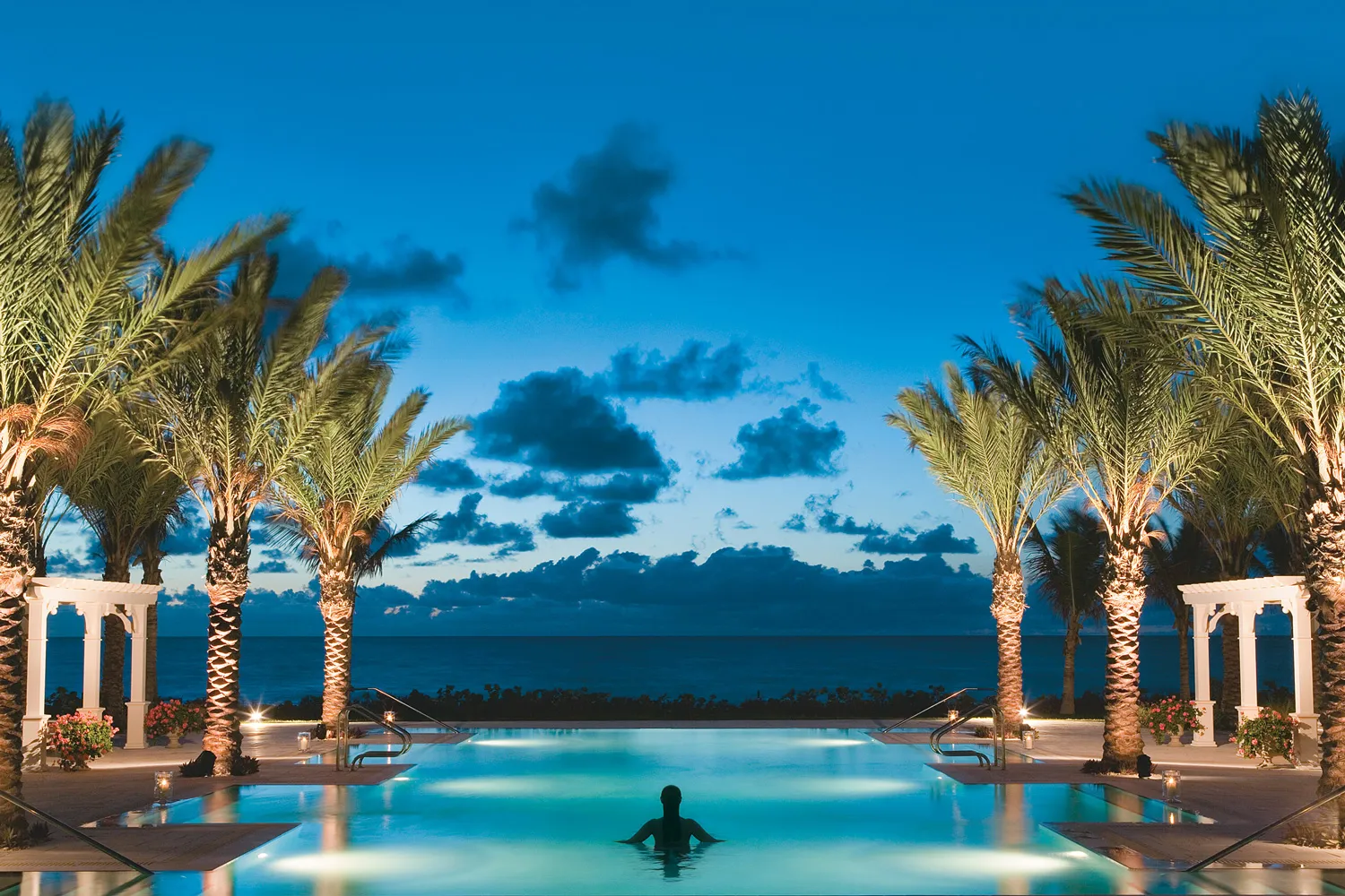 Pool- und Meerblick bei The Breakers.